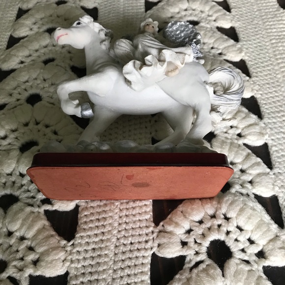 Vintage Guardian Angel Sculpture Decor Stunning Glitter Wings - Picture 11 of 14